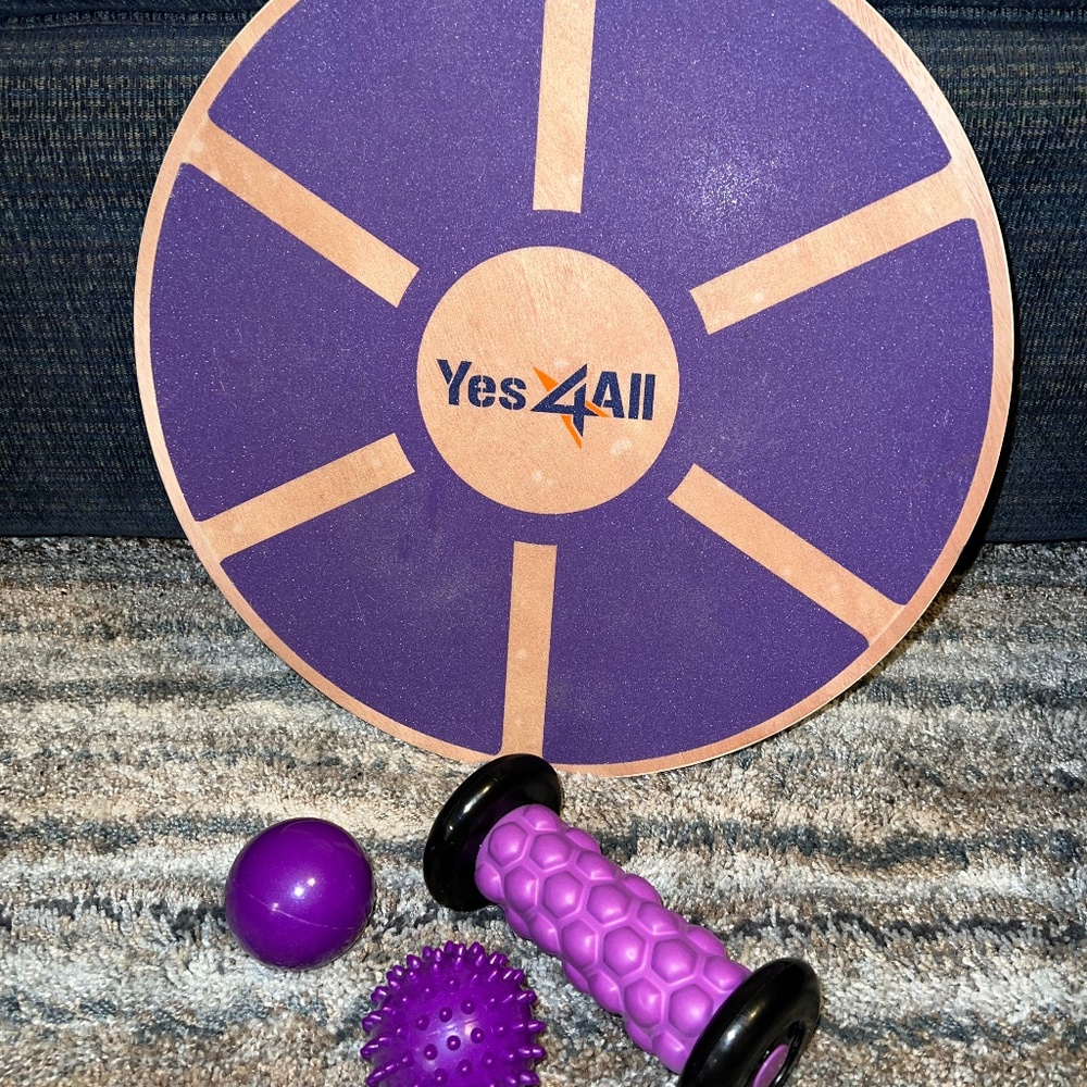 Excellent Condition Balance Board with Foot Roller and Pressure Point Balls